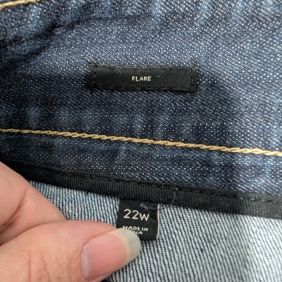 Talbot's Woman Petites Dark Wash Signature Flare Denim Jeans in Size 22W - Picture 11 of 13